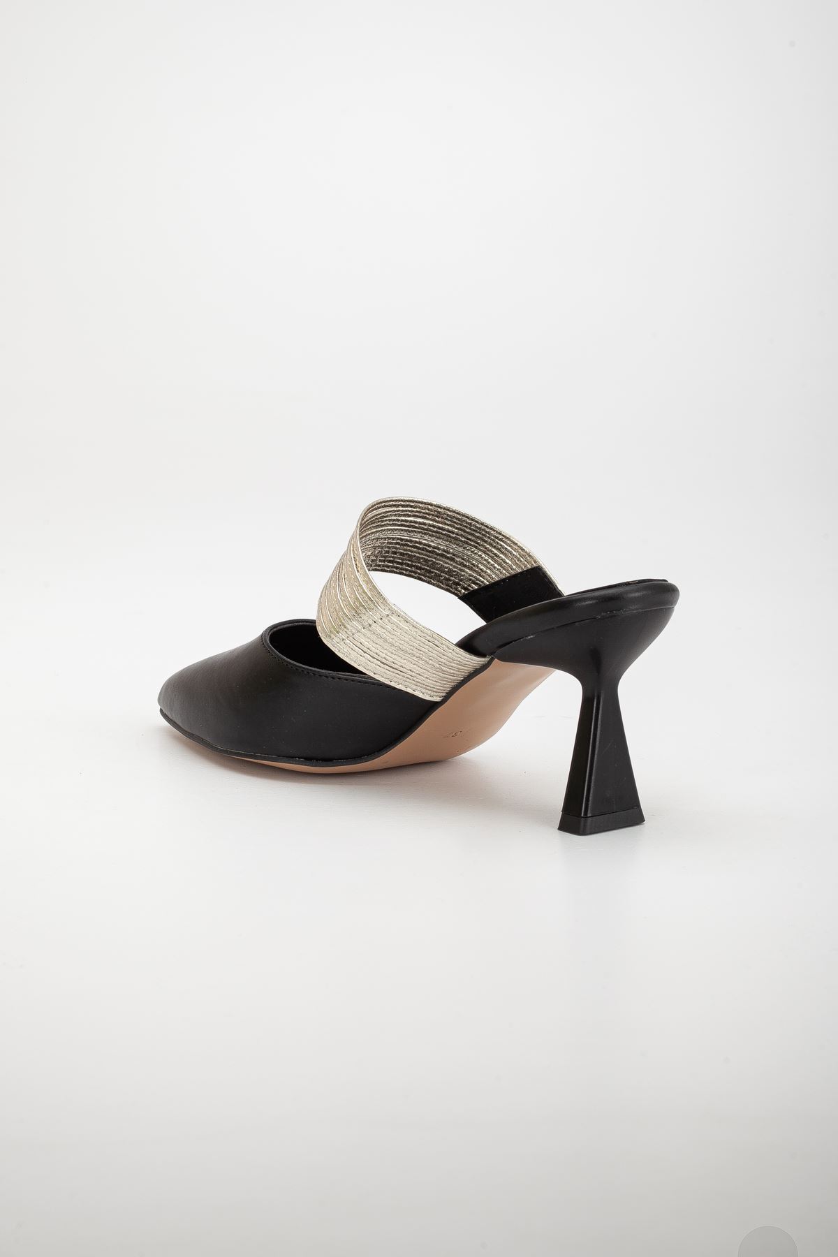 Kadın Siyah Cilt Topuklu Ayakkabı