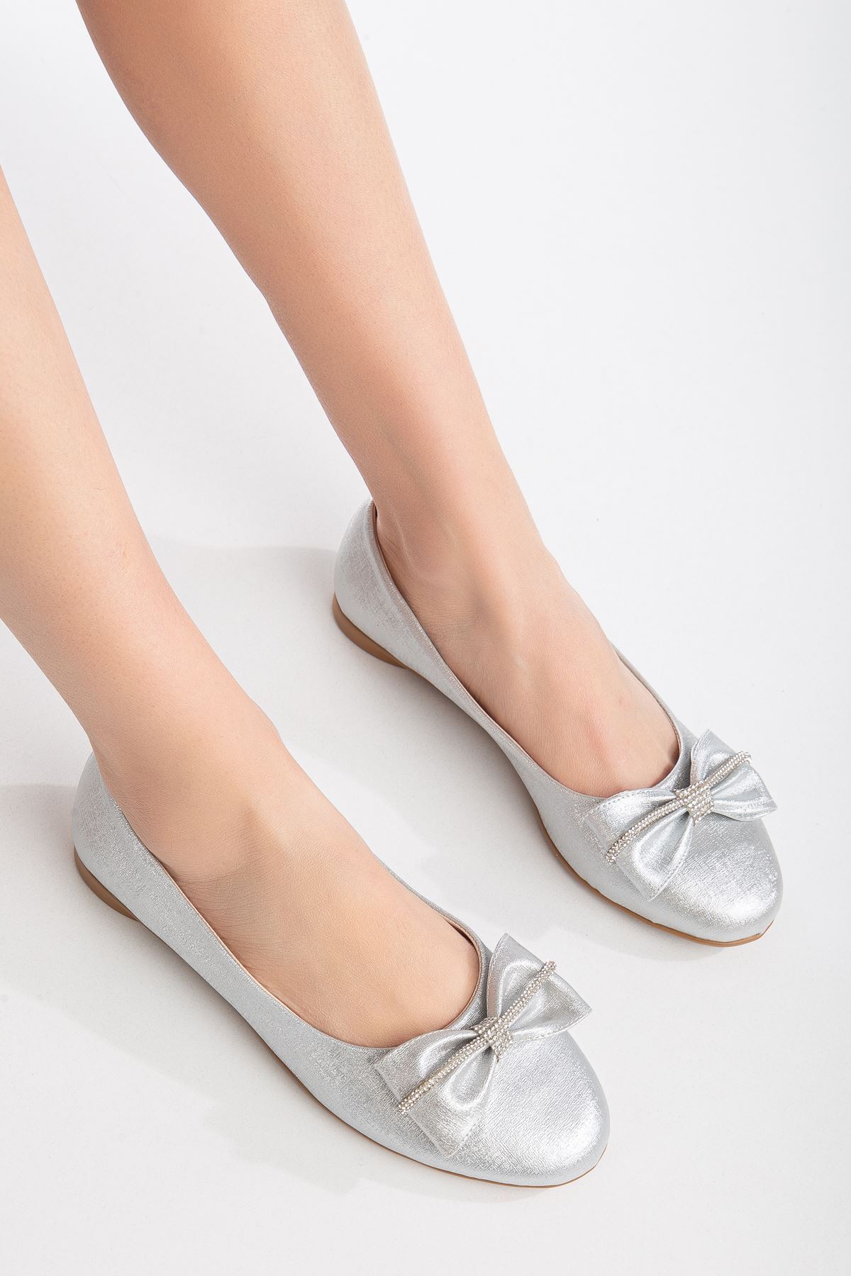 Loyan Babet Gümüş Pırıltı Cilt Ayakkabı